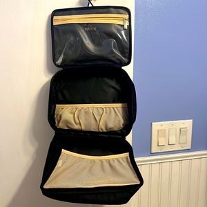 BEIS hanging cosmetic case